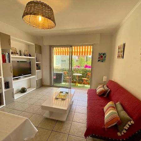 Chez Virginie : Appartement Lumineux Au Calme. Frejus Exterior photo