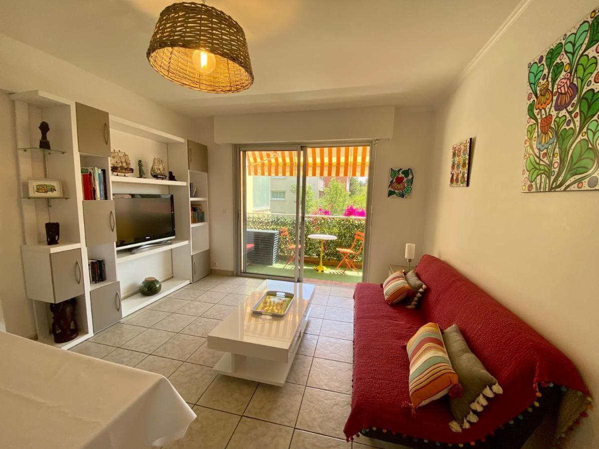 Chez Virginie : Appartement Lumineux Au Calme. Frejus Exterior photo